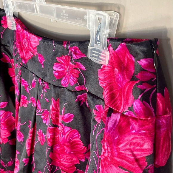 🌺TALBOTS🌺 Silk Floral Skirt - Picture 4 of 8